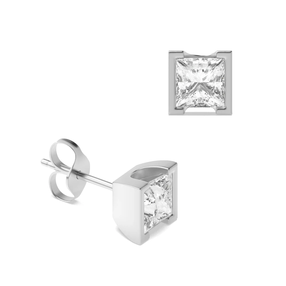 Oval shaped ring